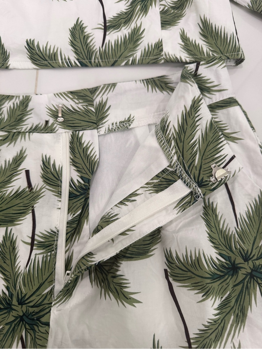 Missguided Palm Print Crop Top & Shorts Set - Green on White size 2 - Picture 7 of 16